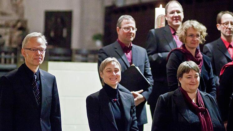 Applaus gab es am Ende auch für Coburgs Kirchenmusikdirektor Peter Stenglein (links).