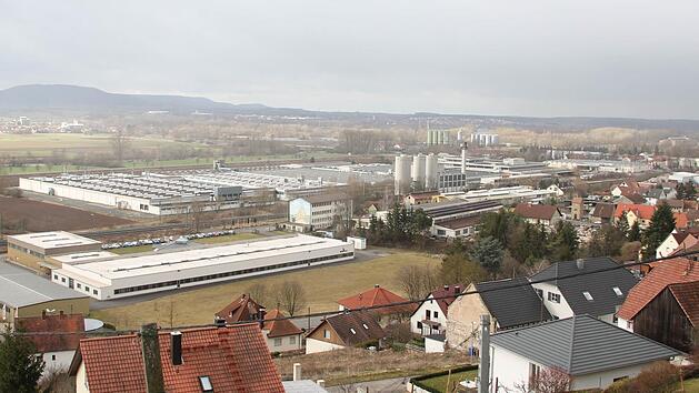Das Werksgel&auml;nde des Zeiler M&ouml;belwerks (im Hintergrund)