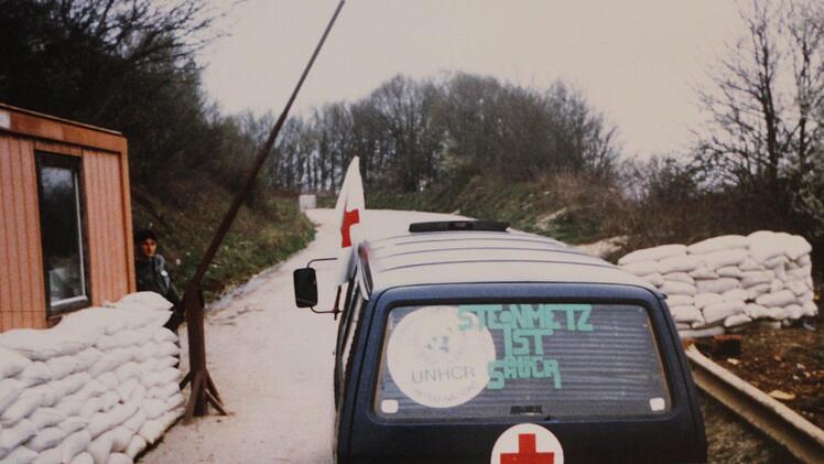 An einem bosnischen Checkpoint.Repro: Rainer Glissnik