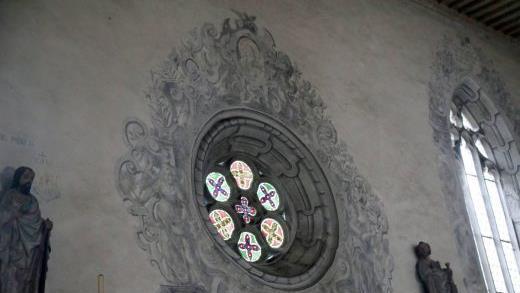 Die Grisaillenmalereien in der Kirche stammen noch original aus der Echterzeit.  Foto: Markus Hauck/pow