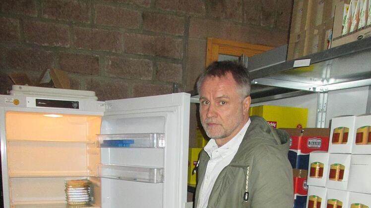 So ziemlich die einzigen, wertigen Nahrungsmittel, die noch zu haben sind: 100 Päckchen Hartkäse.Winfried Ehling