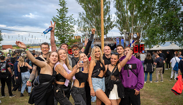Sommer. Sonne. Tanzen. Techno. Bass!
