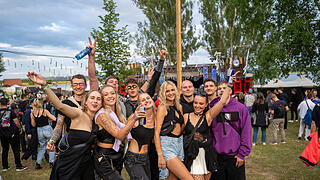 Sommer. Sonne. Tanzen. Techno. Bass!