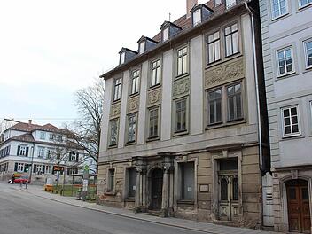 Das Dornheim-Gebäude in der Steingasse gehört seit 14 Jahren der Stadt. Bisher scheiterten alle Versuche, es zu verkaufen. Foto: Ulrike Nauer