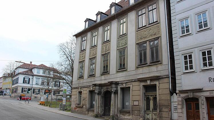 Das Dornheim-Gebäude in der Steingasse gehört seit 14 Jahren der Stadt. Bisher scheiterten alle Versuche, es zu verkaufen. Foto: Ulrike Nauer