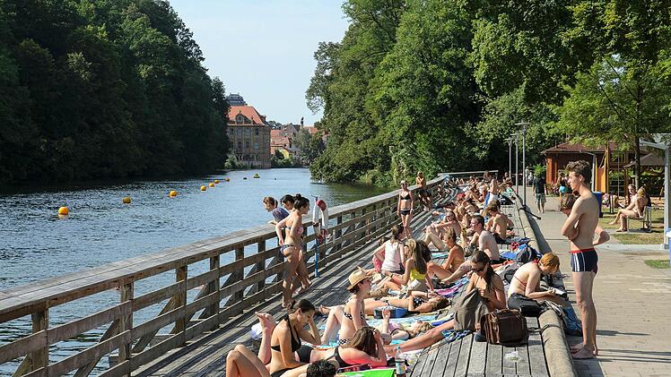 Was passiert mit dem Hainbad? "Eingriffe" in einem beliebten Bamberger Freizeitparadies sind wohl unvermeidlich. Sie betreffen zuallererst die große Liegeterrasse.  Foto: p.