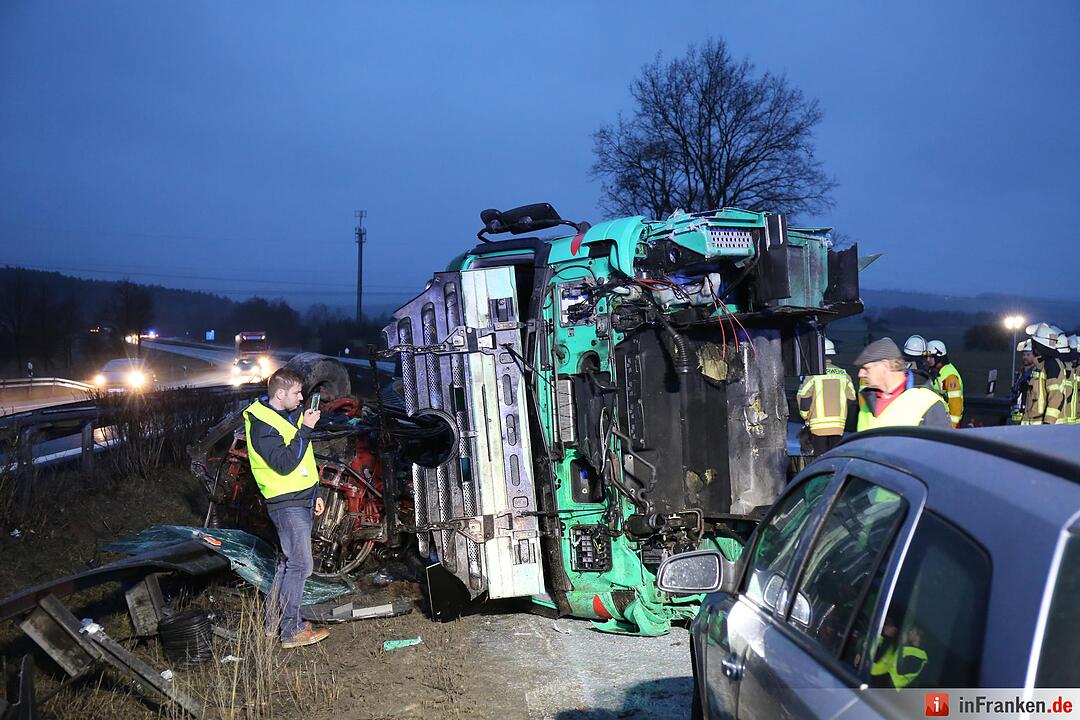 Milchlaster verunfallt auf der A70
