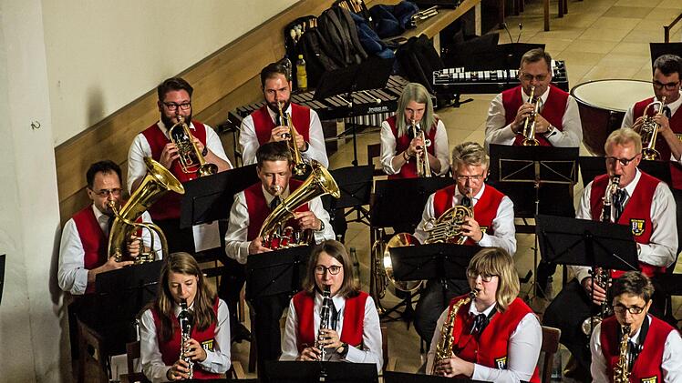 Reichlich Applaus erhielt das Musikverein Stadt Rödental unter Leitung von Lena Wegener bei seinem Konzert in der Heilig-Kreuz-Kirche Coburg.Foto: Jochen Berger