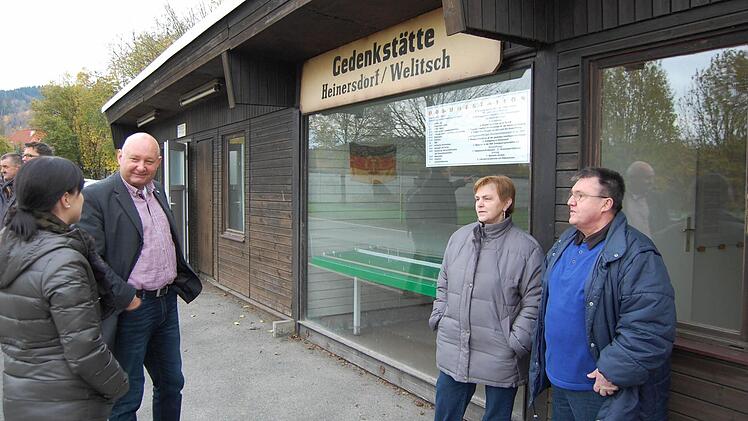 Tag Zwei des Projekts "Grenzerfahrung" von Coburger Tageblatt und Radio Eins führte zur Gedenkstätte Heinersdorf/Welitsch.  Fotos: Oliver Schmidt
