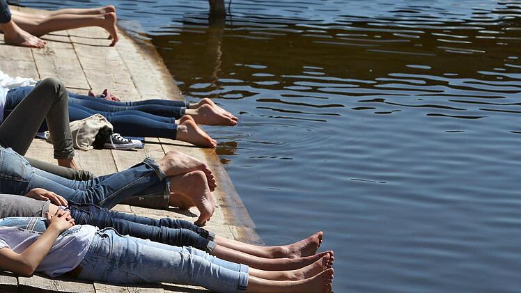 Der Frühling ist da: Mit 23,4 Grad war es am Samstag in Bamberg am wärmsten. Auch der Montag wird schön, doch danach ist erstmal Schluss. Foto: Karl-Josef Hildenbrand/dpa