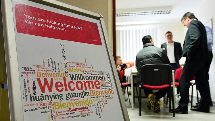Die Jobcenter beraten Einheimische wie Flüchtlinge, um sie im Arbeitsmarkt unterzubringen. Symbolfoto: Martin Schutt/dpa