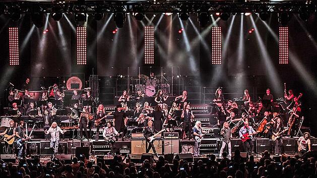 Streicher und E-Gitarren geben sich bei "Rock meets Classsic" ein gemeinsames Stelldichein. Foto: PR