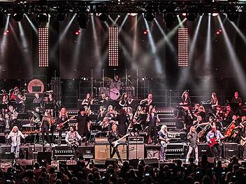 Streicher und E-Gitarren geben sich bei "Rock meets Classsic" ein gemeinsames Stelldichein. Foto: PR