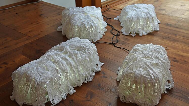 "Spitzentreffen" heißt diese Installation von Gabi Weinkauf.