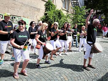 Musik, Akrobatik und Kulinarisches gab es am Pfingstmontag in Himmelkron in allen Ecken des Ortes.Werner Reißaus