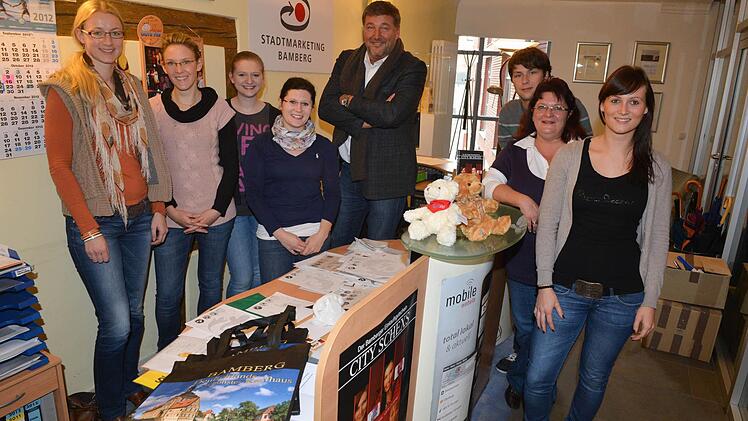 Bambergs Stadtmarketing, das ist nicht nur Klaus Stieringer. Dem Geschäftsführer steht ein Team von sieben Mitarbeitern zur Seite. Foto: Ronald Rinklef
