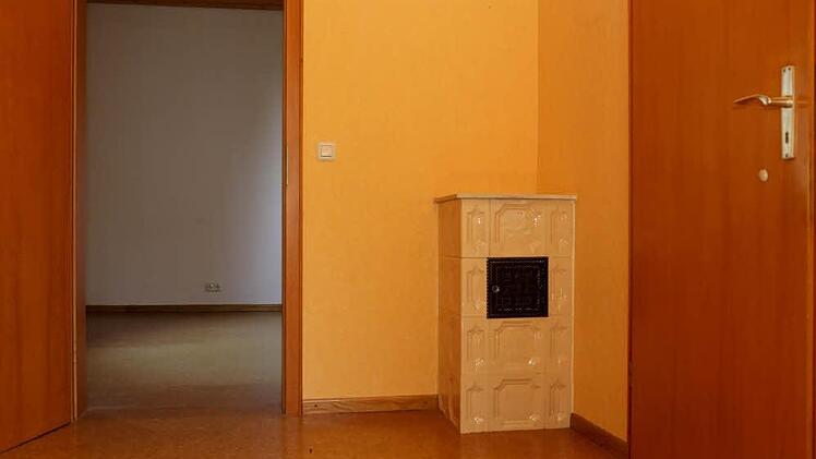 Noch ein Ofen, weil Zentral-Heizung gibt es nicht.