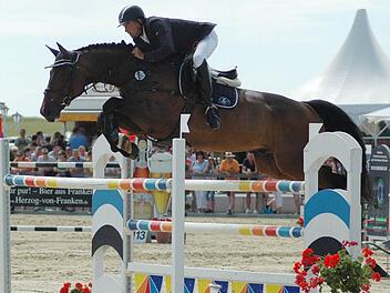 Heino Möller (Detter/ Weißenbach) darf nun das Goldene Reitabzeichen tragen. Foto: Sebastian Schmitt-Mathea