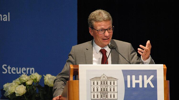 Bernd Sibler während seiner Rede.
