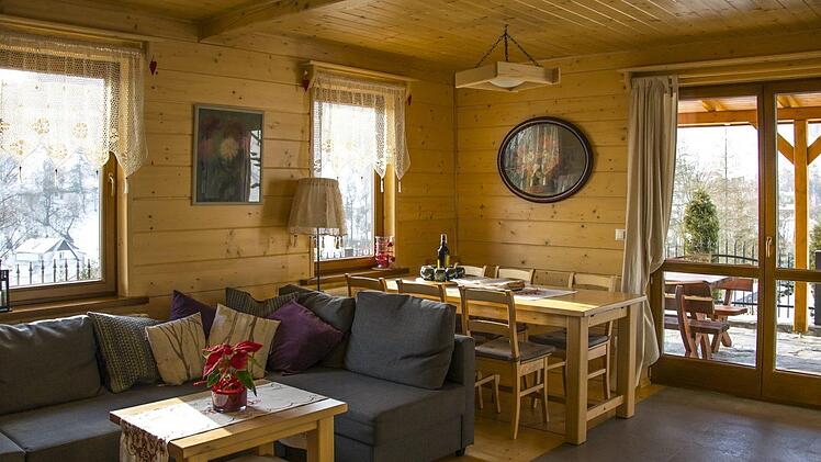 Auch Ferienwohnungen, Pensionen, Bed&Breakfasts und Privatunterkünfte können über Booking.com ge- und vermietet werden.Symbolbild: PhotoMIX-Company/pixabay.com