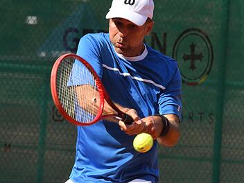 Triumphator im hochklassigen Finale der Herren-40: Matthias Hahn vom Marburger TC. Foto: Hopf