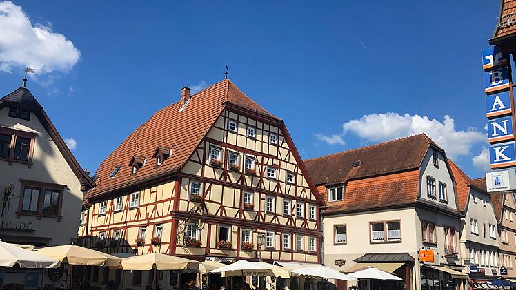 Die Fußgängerzone Lohr lädt zum Bummeln ein.