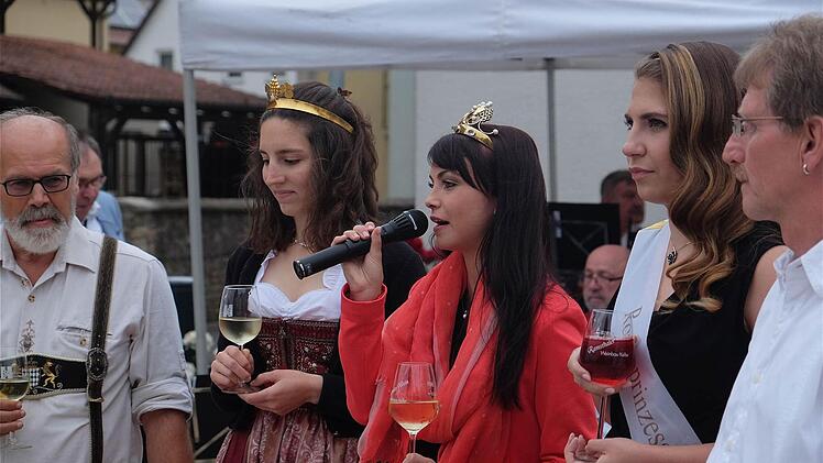 August Weingart (von links), Marlene Büttner, Kristin Langmann, Ramona Seufert und Joachim Eyrich (2. Vors. Förderverein). Foto: Gerd Schaar