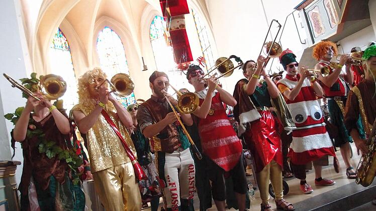 Samba-Festival in Coburg: Impressionen vom Gastspiel der Quastenflosser in der Heilig-Kreuz-KircheFoto: Jochen Berger