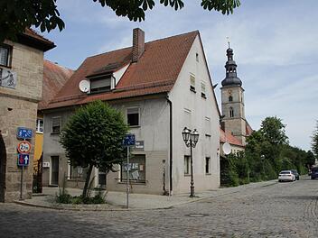 Dieses Haus wird jetzt bald aus dem Höchstadter Stadtbild verschwinden.  Foto: Andreas Dorsch