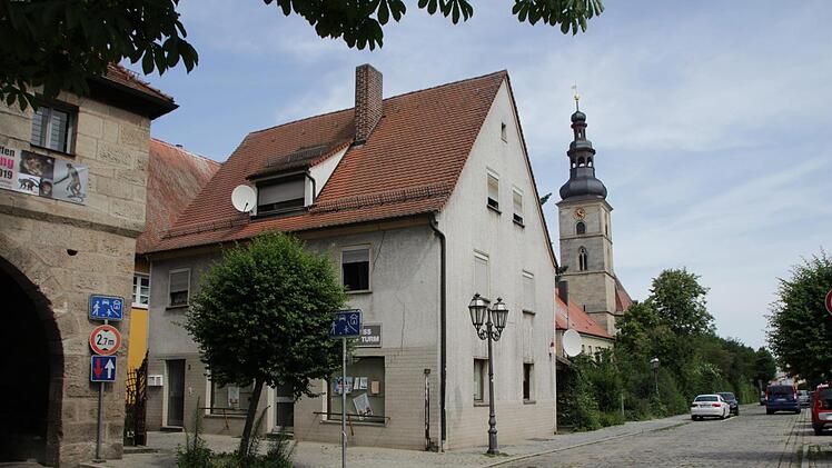 Dieses Haus wird jetzt bald aus dem Höchstadter Stadtbild verschwinden.  Foto: Andreas Dorsch