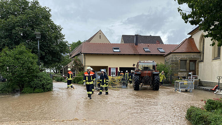 Unwetter in Bayern: Massive Regenfälle sorgen für hunderte Feuerwehreinsätze