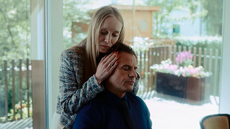 Das Unternehmerpaar Simone (Katharina Heyer) und Steffen B&ouml;ttcher (Stephan Luca) steht unter Druck. In der &Ouml;ffentlichkeit wird gerade per Untersuchungsausschuss der Brand eines Hochhauses mit vielen Todesopfern vor f&uuml;nf Jahren untersucht. Steffen B&ouml;ttchers Firma hatte den leicht entflammbaren D&auml;mmstoff hergestellt, der im Brandhaus verbaut wurde.