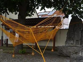 Ein Gedankennetz ist mitten in Ramsthal gesponnen. Foto: Andreas Lomb