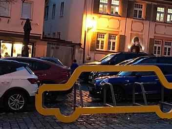 Viel Blech auf dem Marktplatz - das verdeutlicht auch dieses Foto, das wir von einem Leser zugesandt bekommen haben.  Foto: privat