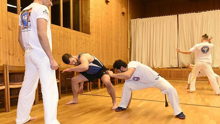 Esquiva: Professor Falcao zeigt eine der Meidbewegungen.