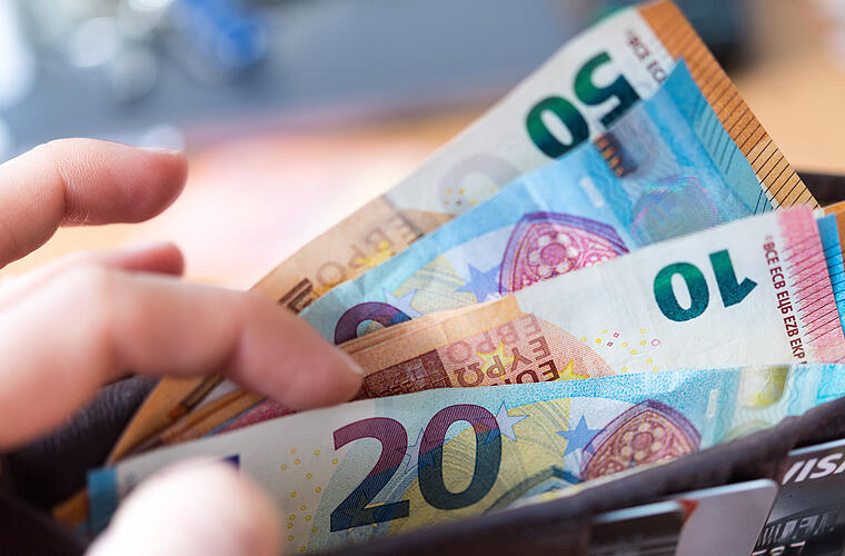 Rentenerhöhung 2022: Diese Gruppe kann sich freuen - wer jetzt mehr Geld bekommt - Vimarsana News