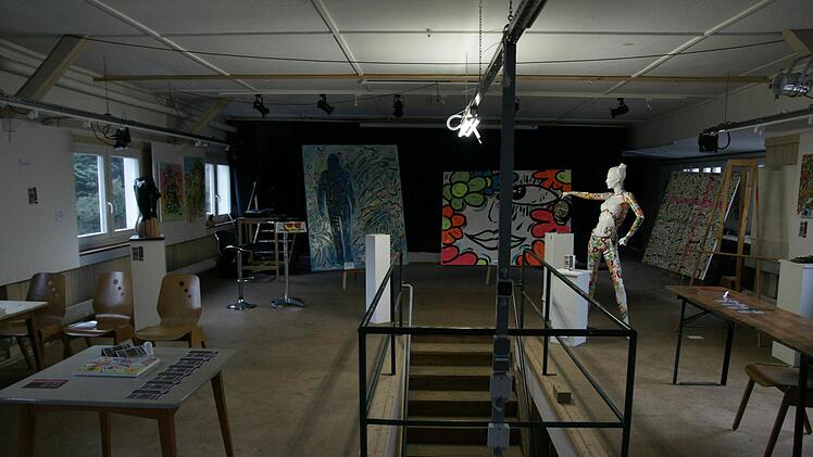 "Kunstraum 19" statt "Galerie Form+Farbe": In den Räumen in der Bahnhofstraße 19 in Bad Brückenau geht es auch nach dem Auszug des Kunsthaus-Vereins künstlerisch weiter. Foto: Steffen Standke