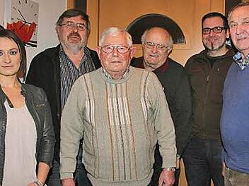 Ehrungen für langjährige Mitgliedschaft gab es beim Obst- und Gartenbauverein Gemünda (von links): Annika Heubner, Werner Hämmelmann, Willi Schindler, Lothar Fritz, Marcus Schweizer und Reinhold Kallenberger. Foto: Carsten Höllein
