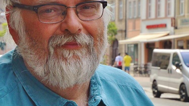 Bäckermeister Michael Kerling kennt die Obere Königstraße schon sein ganzes Leben lang. Früher gab es hier 23 Brauereien, heute nur noch zwei. Blick in die Geschichte: Am 8. April '45 erreichte die US-Armee Bamberg. Ihr Weg führte sie auch durch die Königstraße. Fotos: Ruth Kaiser, Ronald Rinklef, Artland B. Musser/Stadtarchiv