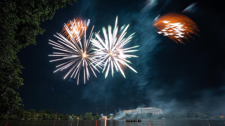 Fulminate Feuerwerk-Show beim 200. N&uuml;rnberger Volksfest