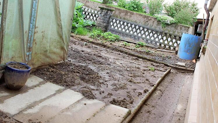 Vor allem ihr Garten wurde durch den Erdrutsch zerstört.