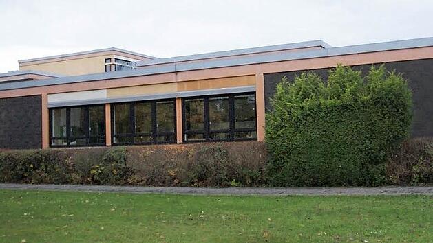 In der Pater-Lunkenbein-Schule untergebracht sein wird das neue Blockheizkraftwerk als Bestandteil des Eigenstromkonzeptes. In Kombination mit einer Photovoltaikanlage auf dem künftigen Feuerwehrhaus soll so der durchschnittliche Jahresstrombedarf der beiden Baukomplexe sowie des Rathauses selbst erzeugt werden. Fotos: Mario Deller