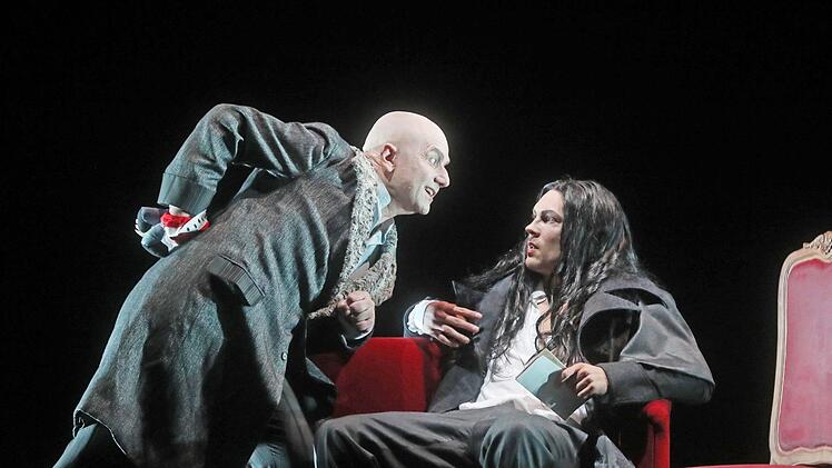 Szene aus "Wallenstein" am Landestheater Coburg.Foto: Henning Rosenbusch