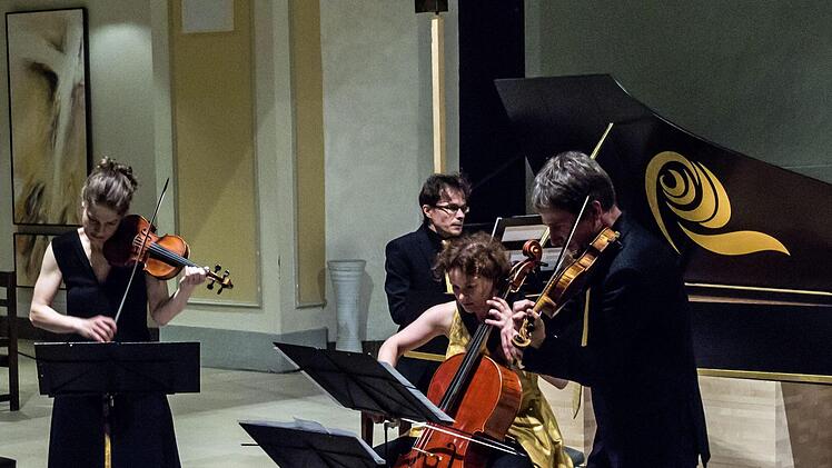 Das Ensemble Neobarock beeindruckte die Zuhörer in der Coburger Morizkirche mit stilsicherem Musizieren und Werken des 17., und 18. Jahrhunderts.Foto: Jochen Berger