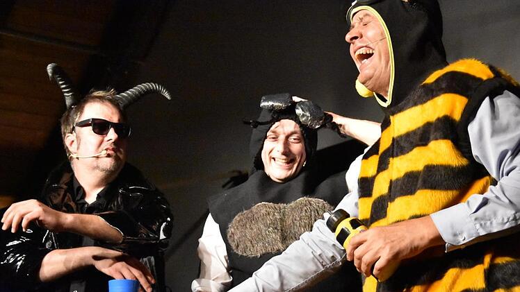 Michael Tomis, Florian Hoffmann und Georg Koeniger sind sich f&uuml;r keinen Bl&ouml;dsinn zu schade.  Foto: Uschi Prawitz