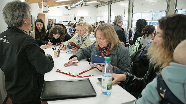 Die Ukrainer nutzten die Gelegenheit rege, sich in Netzwerk-Listen einzutragen.