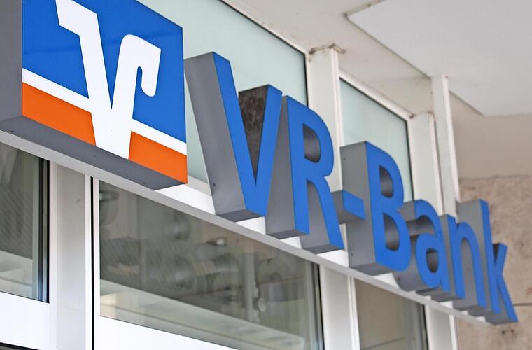 "Verlieren zunehmend an Bedeutung": VR Bank schließt Filialen in Oberfranken - das ändert sich für Kunden