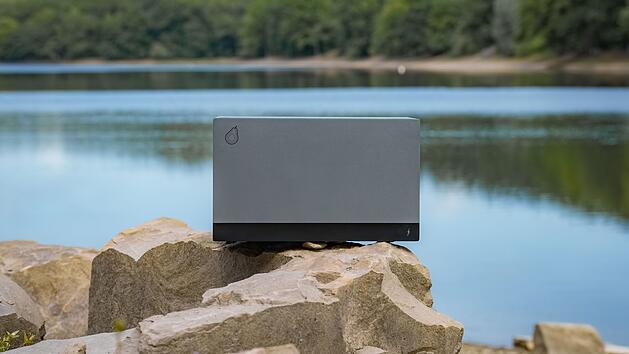 Kompakter Stromspeicher f&uuml;r Balkonkraftwerke: FoxESS Avocado 22 Pro mit 2,11 kWh Kapazit&auml;t.