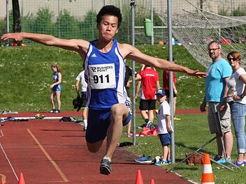 Trung Ngo vom TSV Bad Kissingen wurde in Erding nicht ganz unerwartet Bayerischer Meister im Dreisprung der Altersklasse U-18. Fotos: Reinhold Nürnberger
