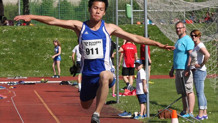 Trung Ngo vom TSV Bad Kissingen wurde in Erding nicht ganz unerwartet Bayerischer Meister im Dreisprung der Altersklasse U-18. Fotos: Reinhold Nürnberger